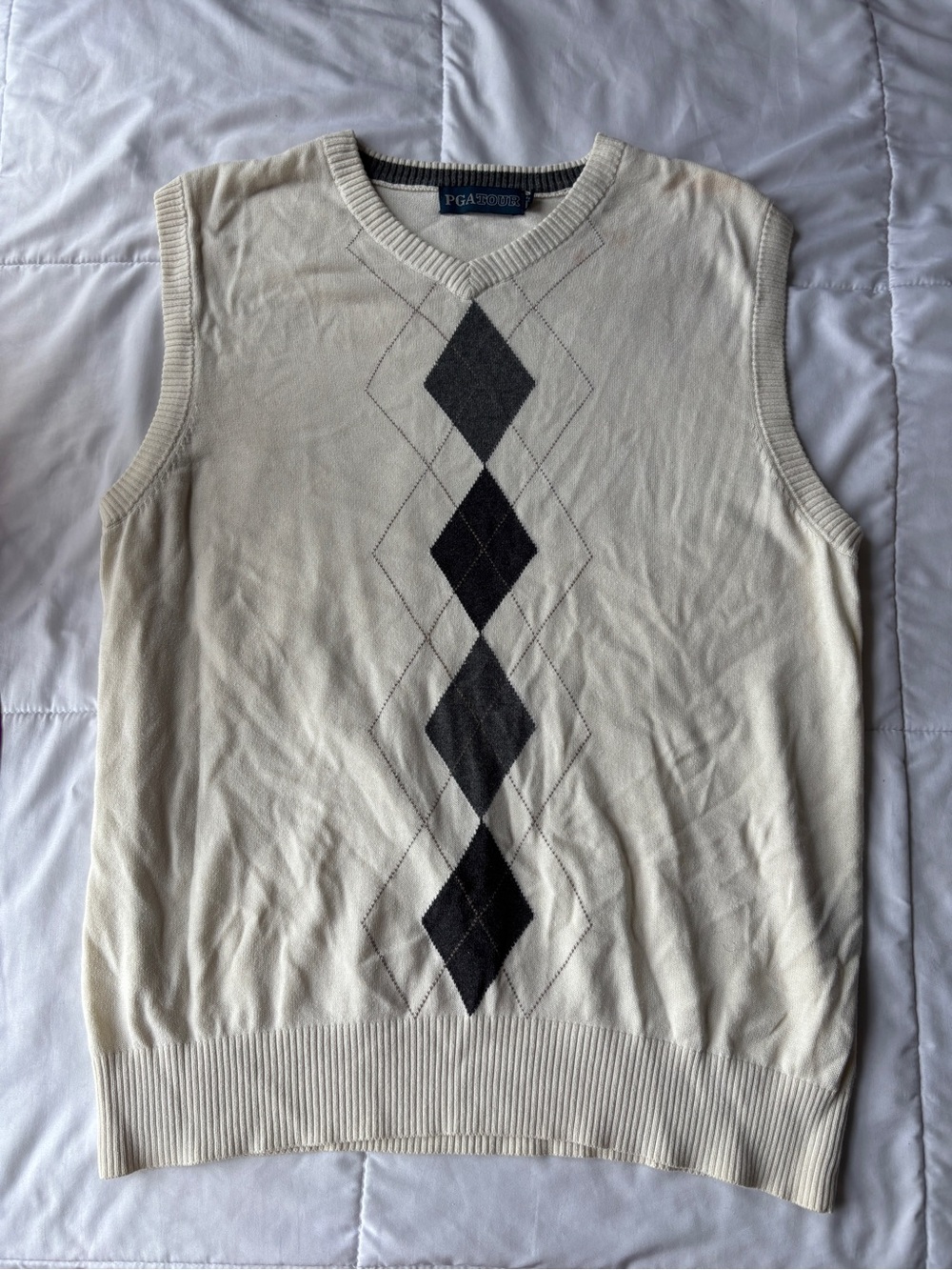 PGA Tour Cream V-Neck Argyle Sweater Vest with Black Diamonds